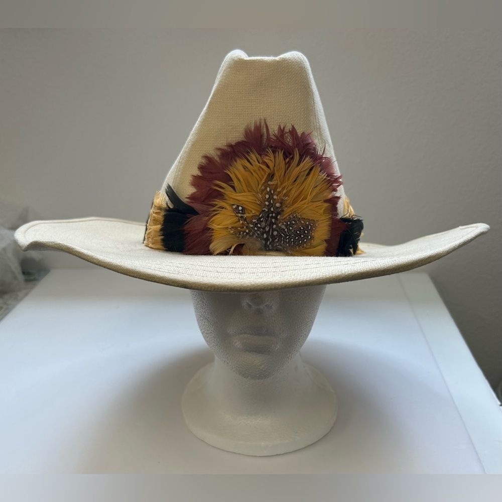 Canon Trails/ Cream Hat / 100% cotton/ size 7 1/4 - 7 3/8/ L -Feather Accents